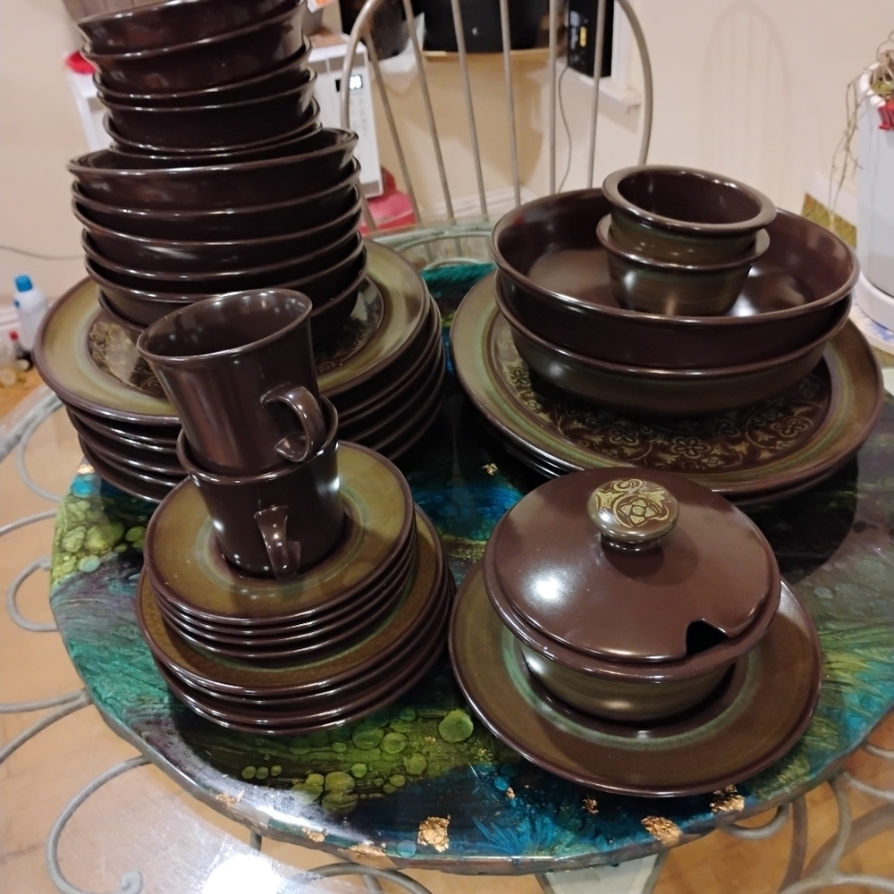 Moderna Franciscan Dinnerware. 40+ Pieces! Free Shipping!! Or Buy Ad Rep…